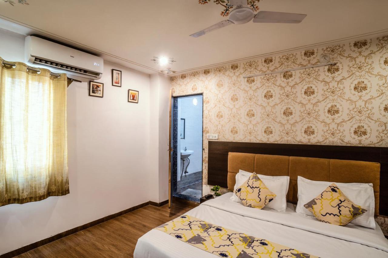 Tripli Hotels Arunoday Palace Удайпур Екстериор снимка
