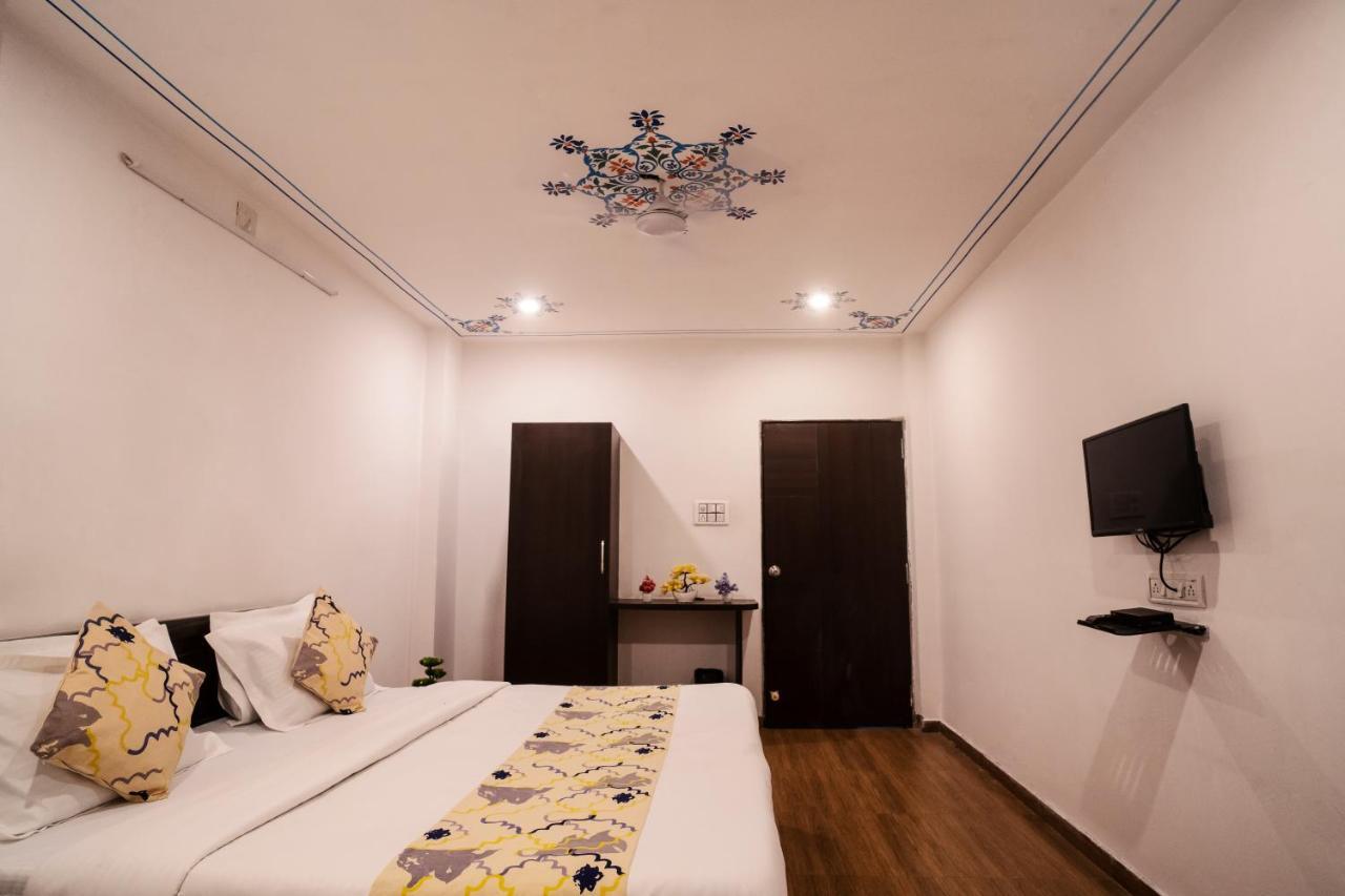 Tripli Hotels Arunoday Palace Удайпур Екстериор снимка