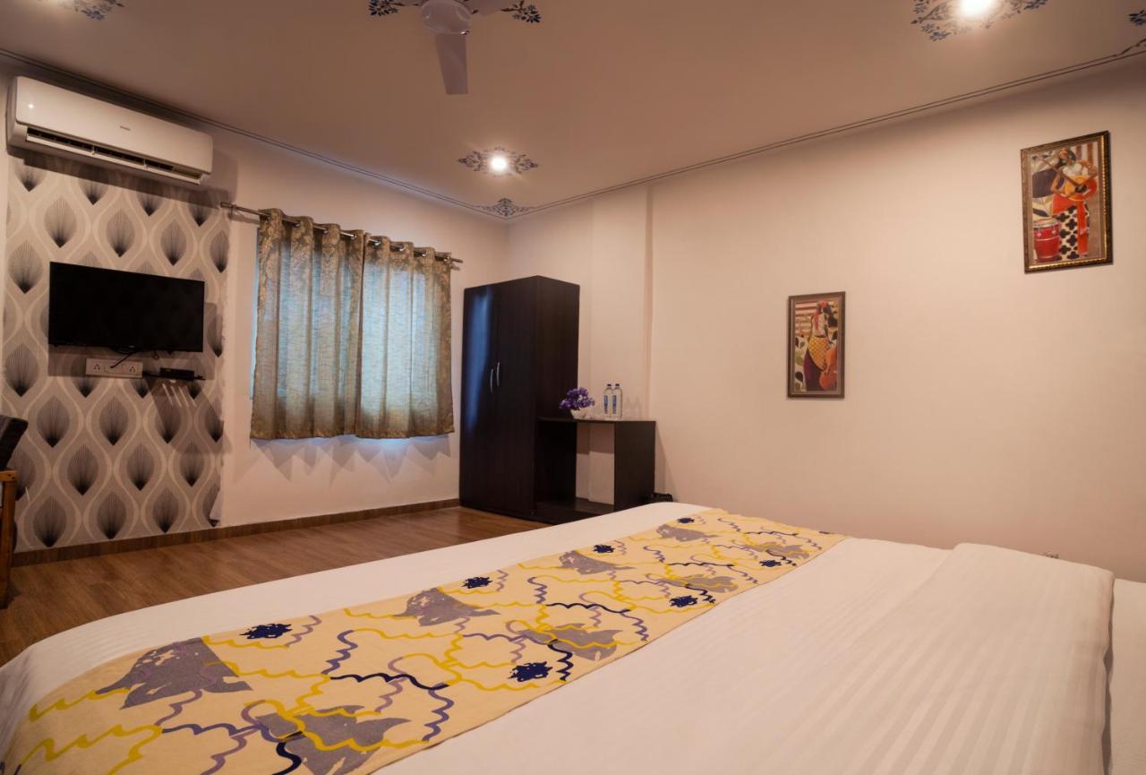 Tripli Hotels Arunoday Palace Удайпур Екстериор снимка
