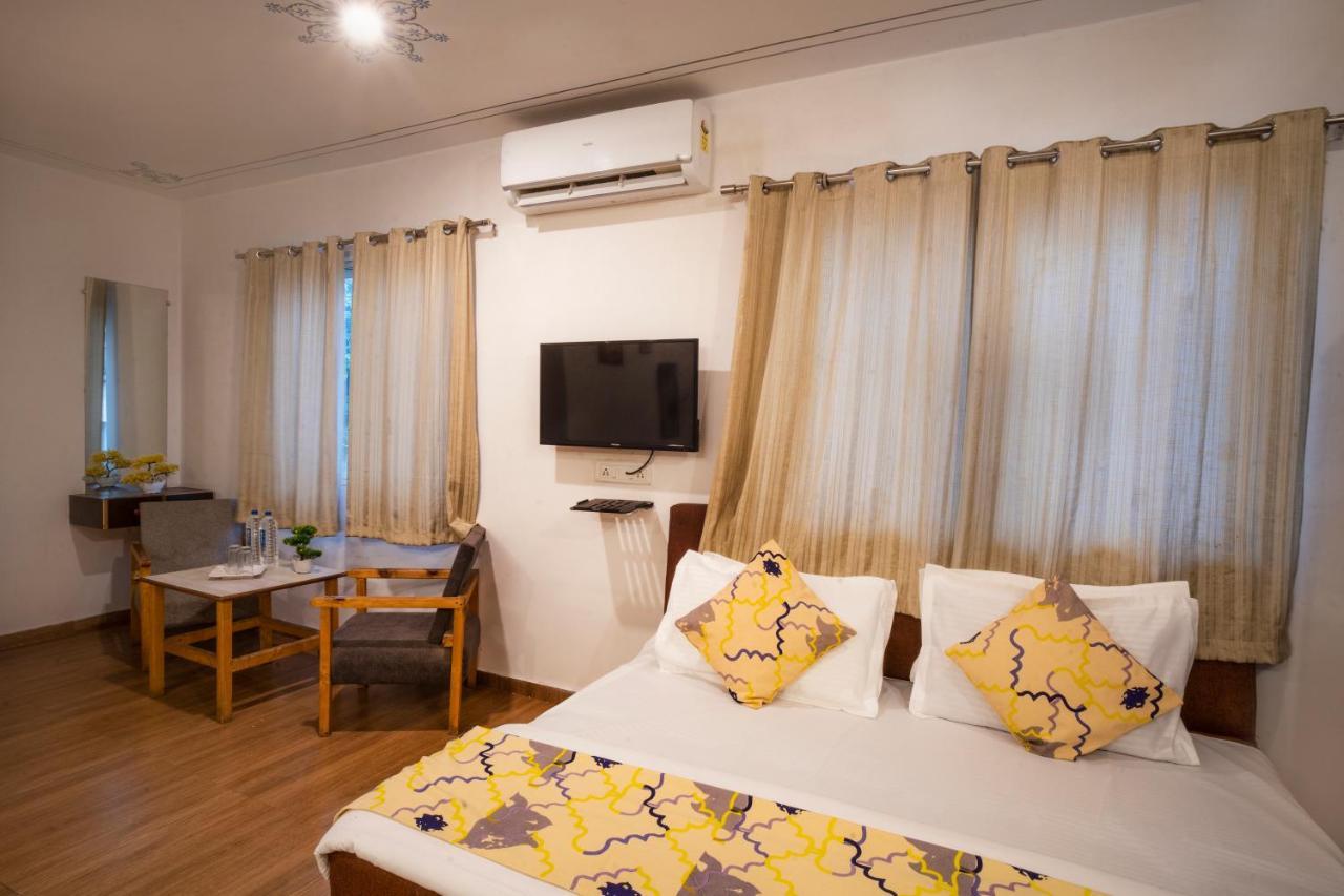 Tripli Hotels Arunoday Palace Удайпур Екстериор снимка