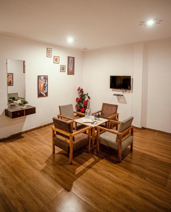 Tripli Hotels Arunoday Palace Удайпур Екстериор снимка
