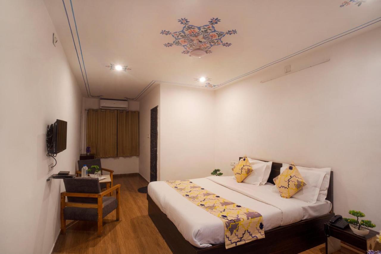Tripli Hotels Arunoday Palace Удайпур Екстериор снимка