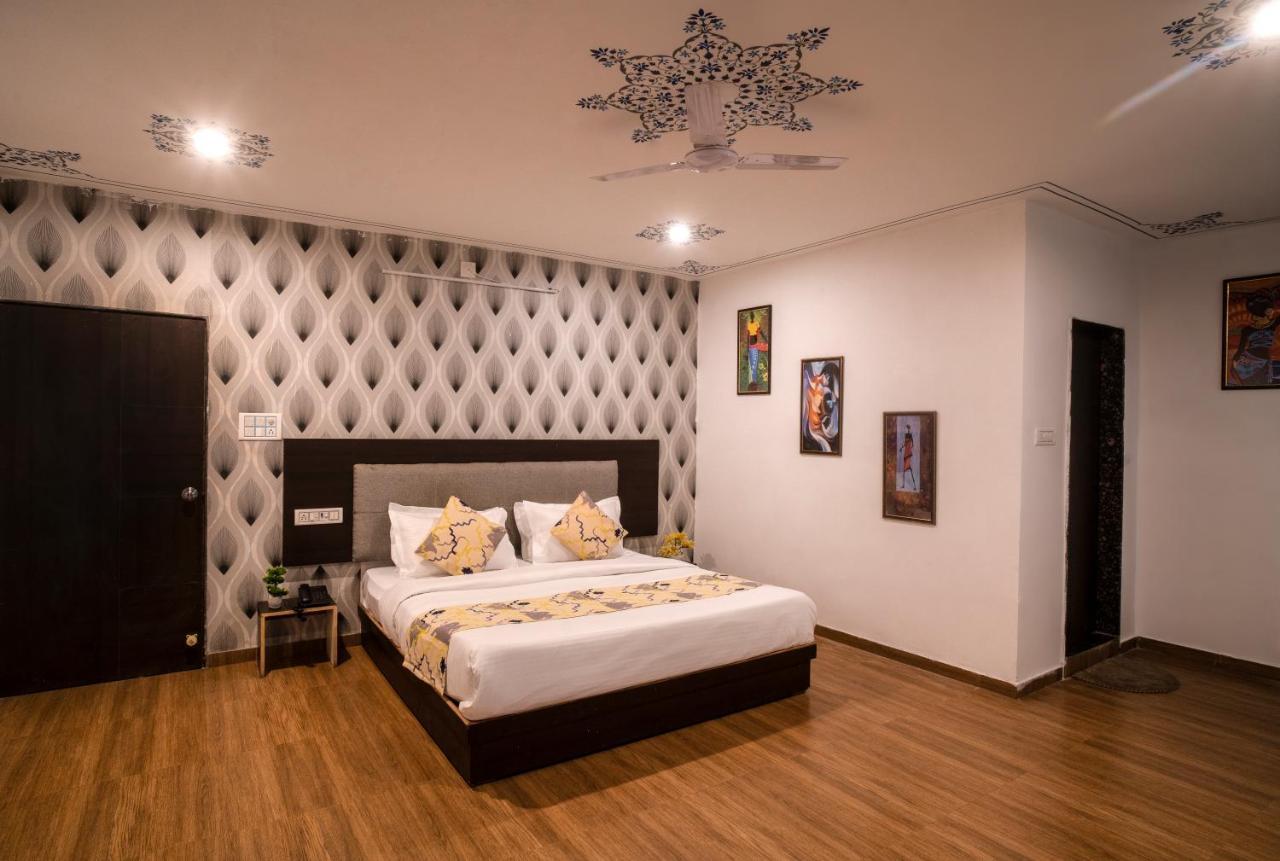 Tripli Hotels Arunoday Palace Удайпур Екстериор снимка