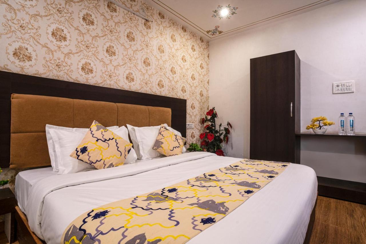 Tripli Hotels Arunoday Palace Удайпур Екстериор снимка