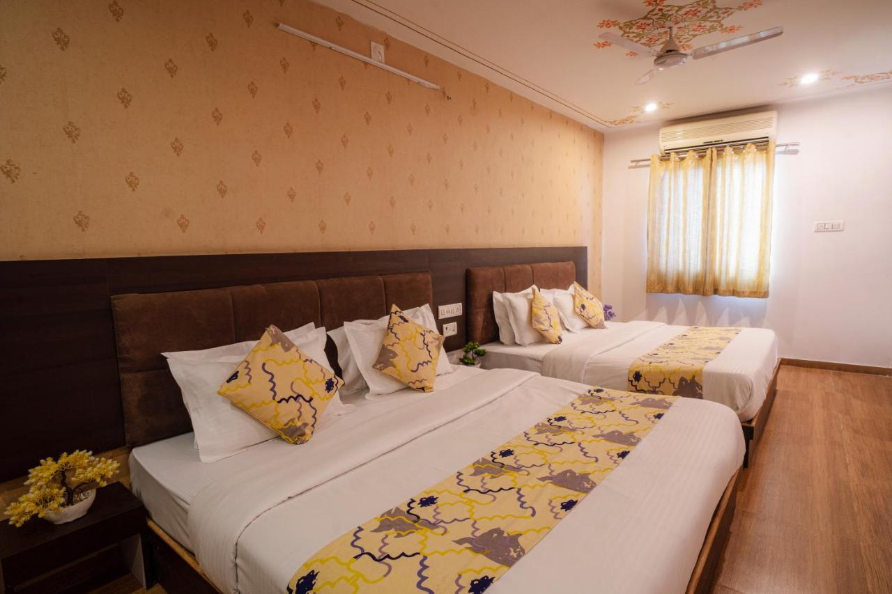 Tripli Hotels Arunoday Palace Удайпур Екстериор снимка