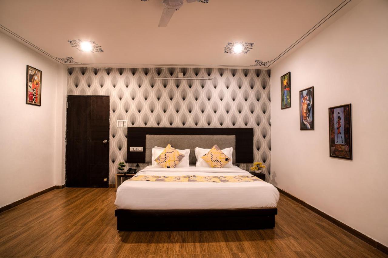 Tripli Hotels Arunoday Palace Удайпур Екстериор снимка