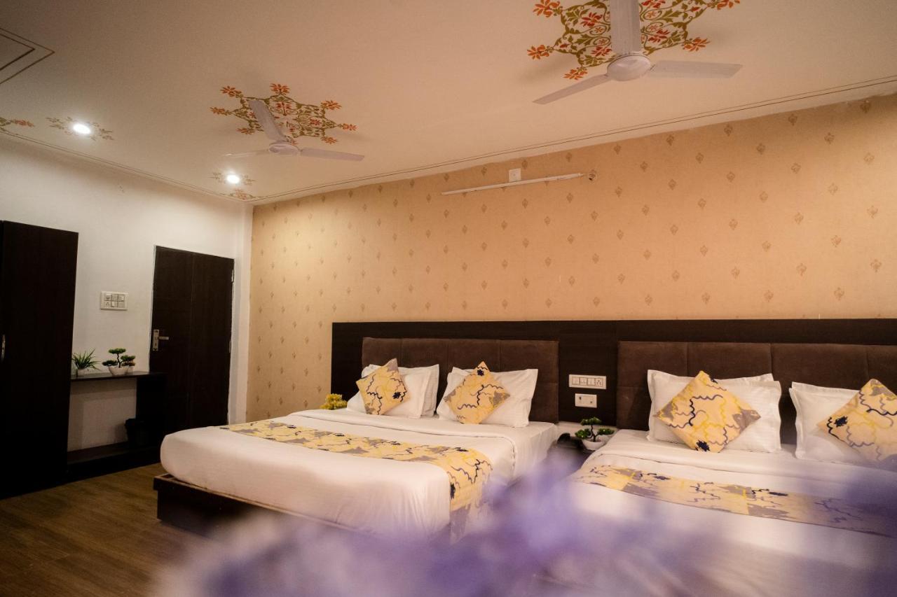 Tripli Hotels Arunoday Palace Удайпур Екстериор снимка